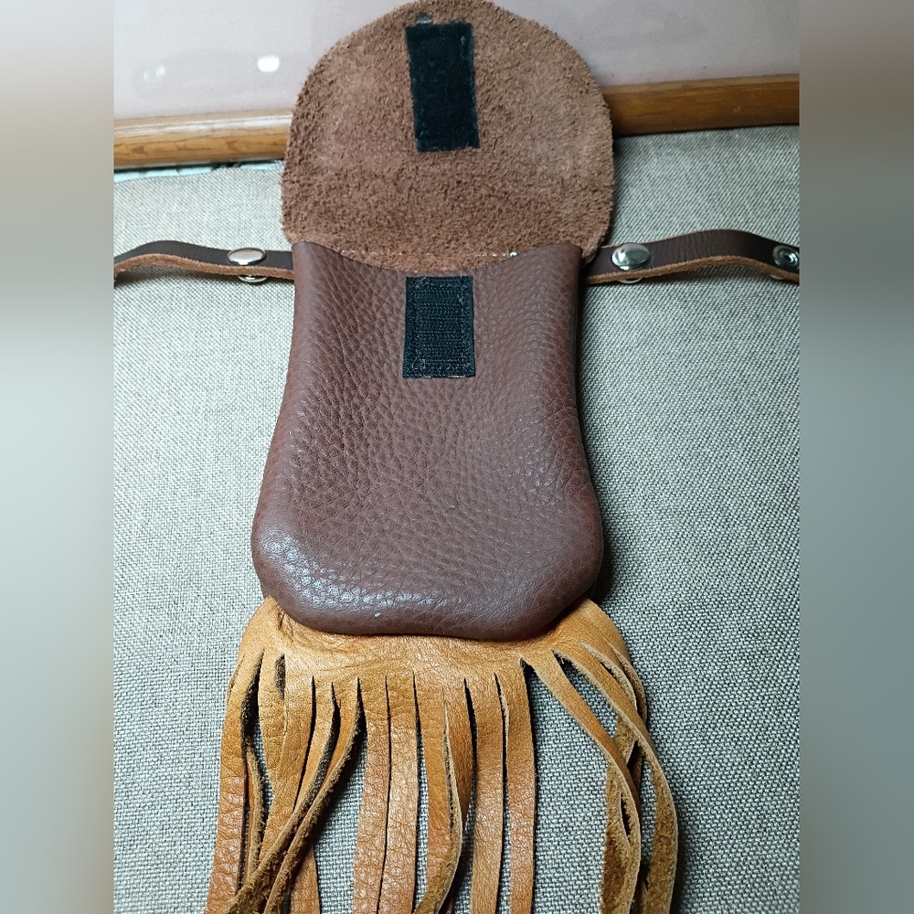 Leather Pouch w/Suede Fringe Two Belt Loop Snaps & Velcro Flap Closure Like-new